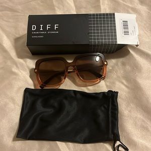 DIFF CHARITABLE SUNGLASSES